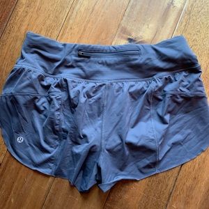 Women‘a Lululemon Speed Up short
